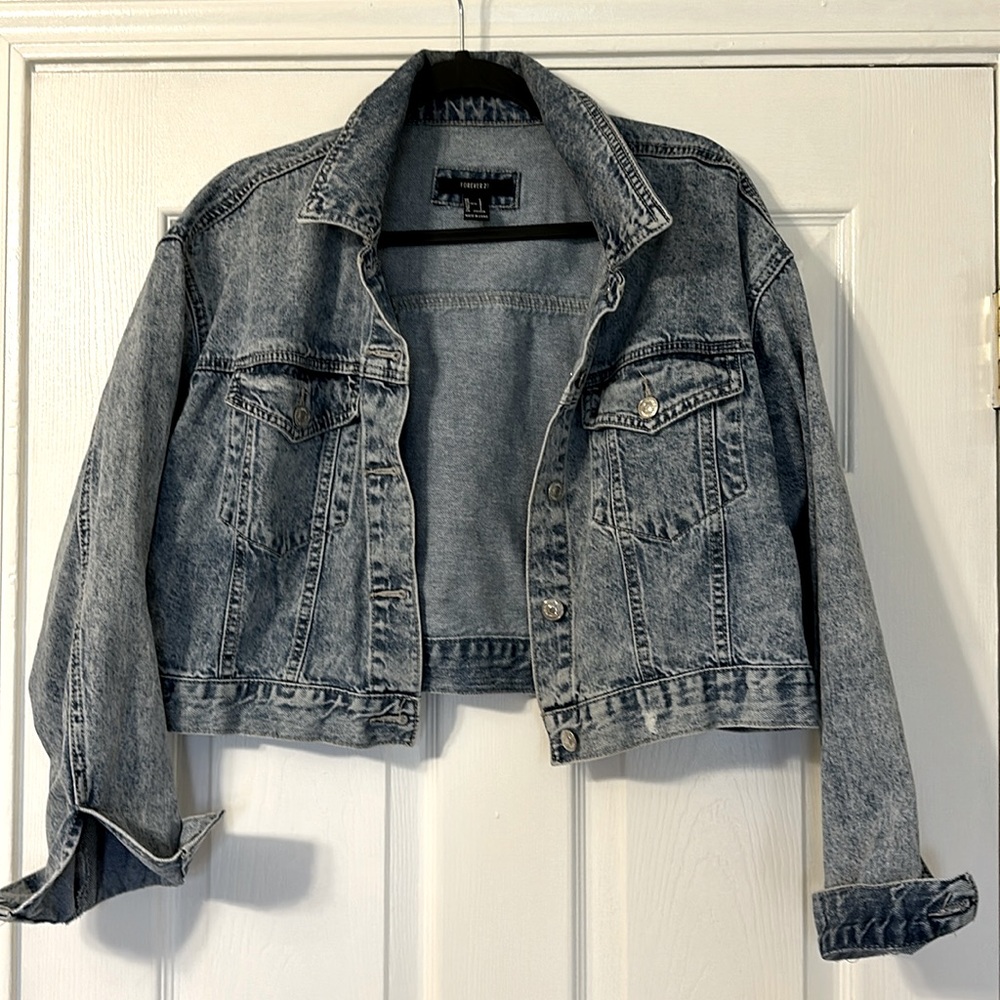 Forever 21 Cropped Denim Jacket Size Large